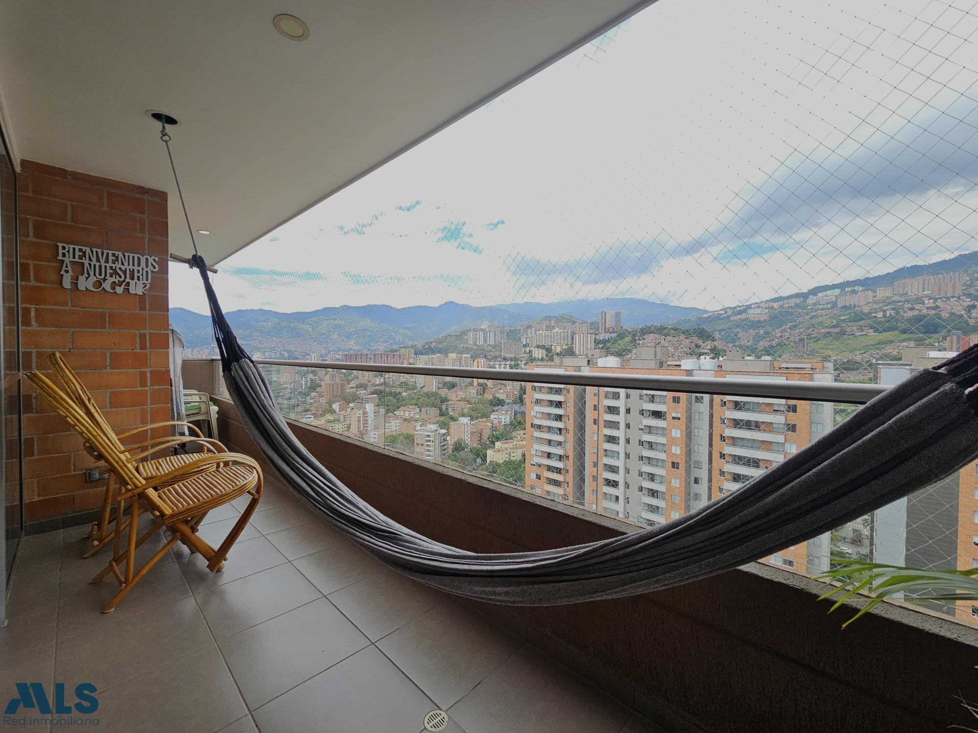 AMPLIO APARTAMENTO PARA VIVIR O POR INVERSION medellin - san german