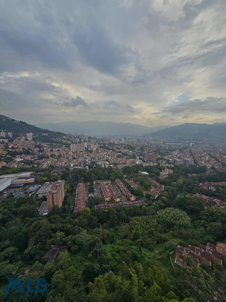 Maravilloso apartamento para estrenar con vista increible. envigado - loma de las brujas