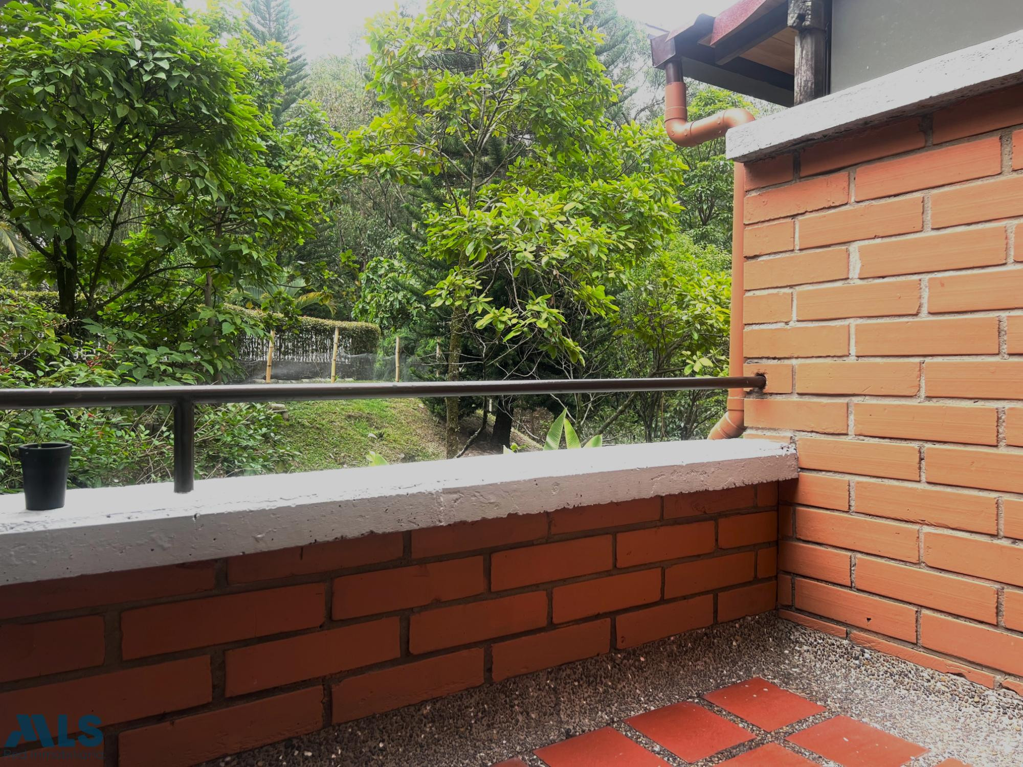 APARTAMENTO CON COMODOS ESPACIOS CERCA A TODO medellin - loma de san julian