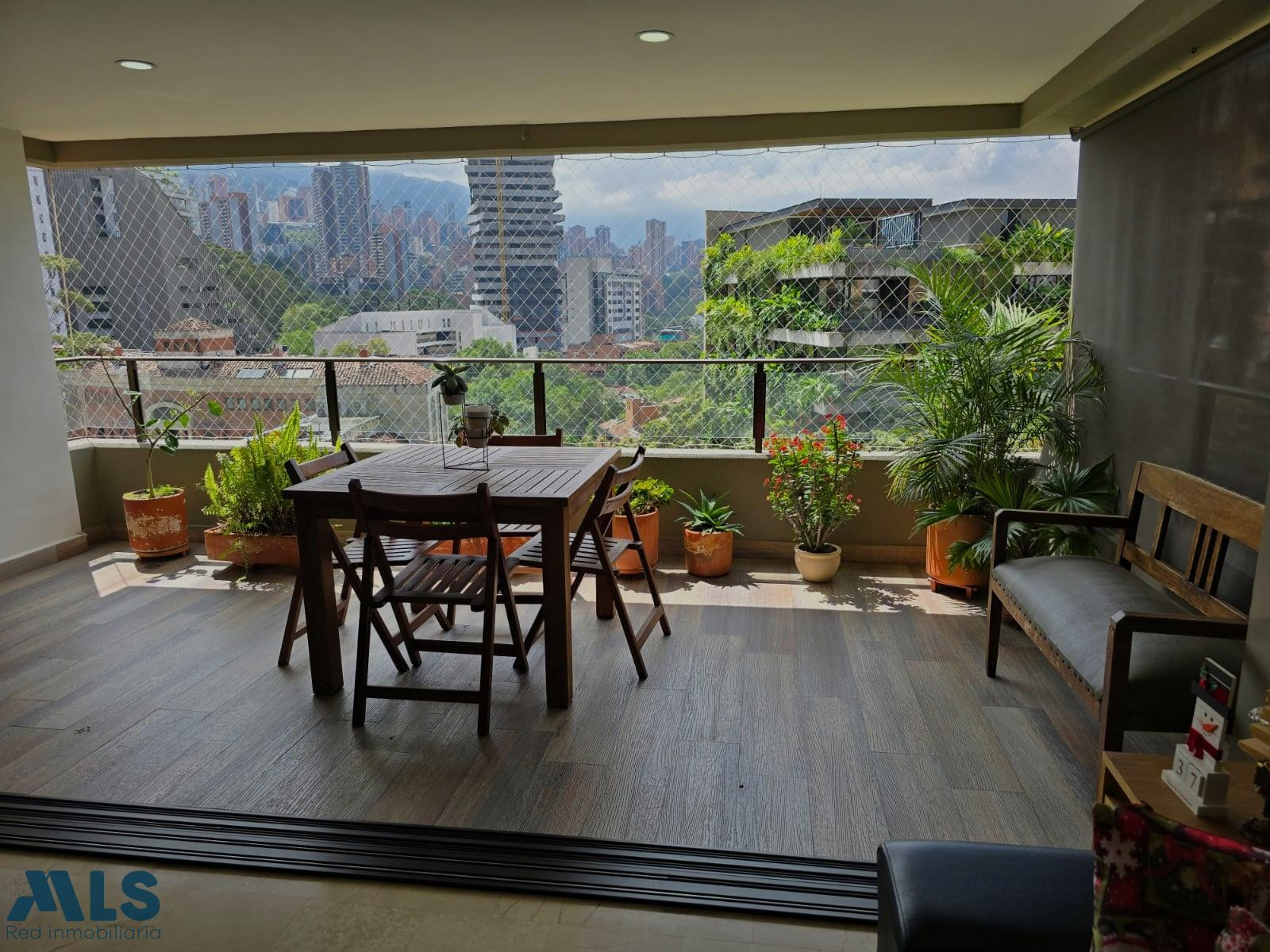 APARTAMENTO EN VENTA LOMA LALINDE CON ESPACIOS MUY GENERO medellin - lalinde