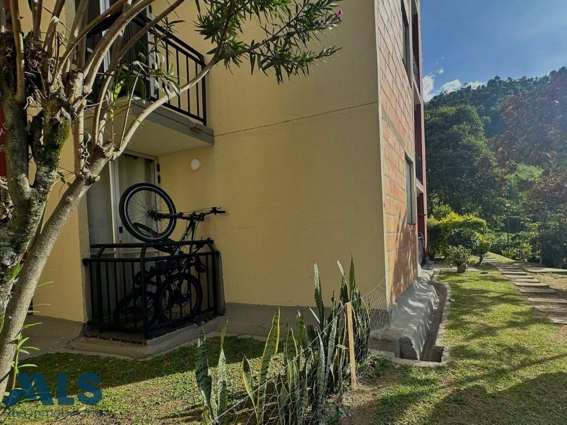 Apartamento con 2 balcones y vista verde! medellin - belen rodeo alto