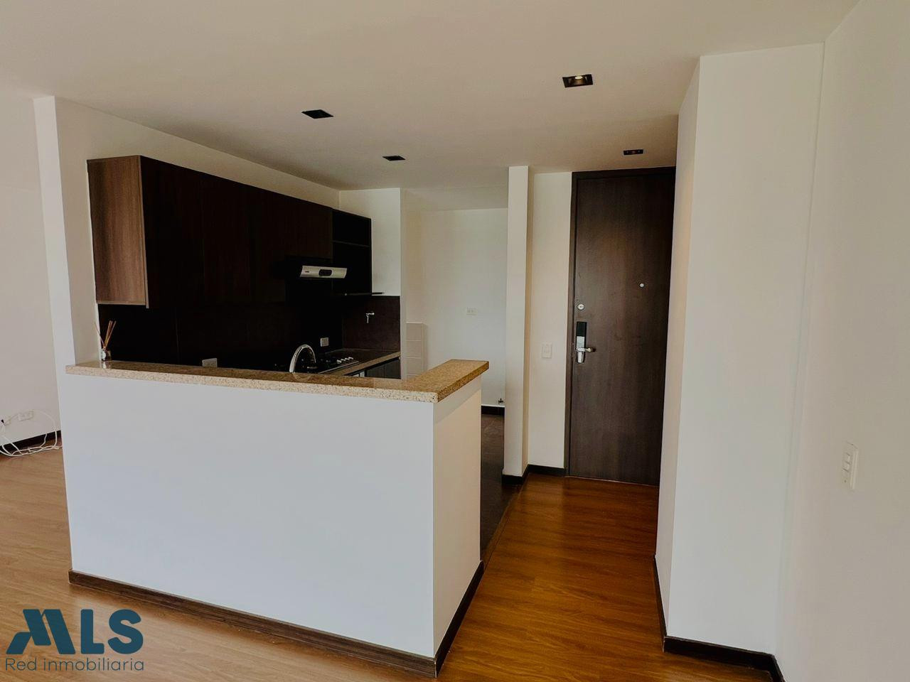 Apartamento en unidad familiar completa. envigado - el esmeraldal