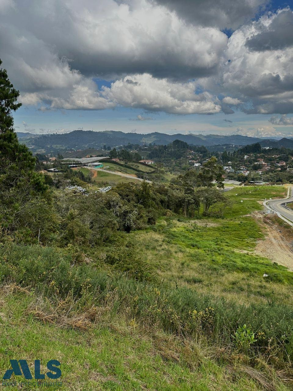 Exclusivo lote en el alto de las palmas para construir casa con vista verde envigado - alto del escobero envigado