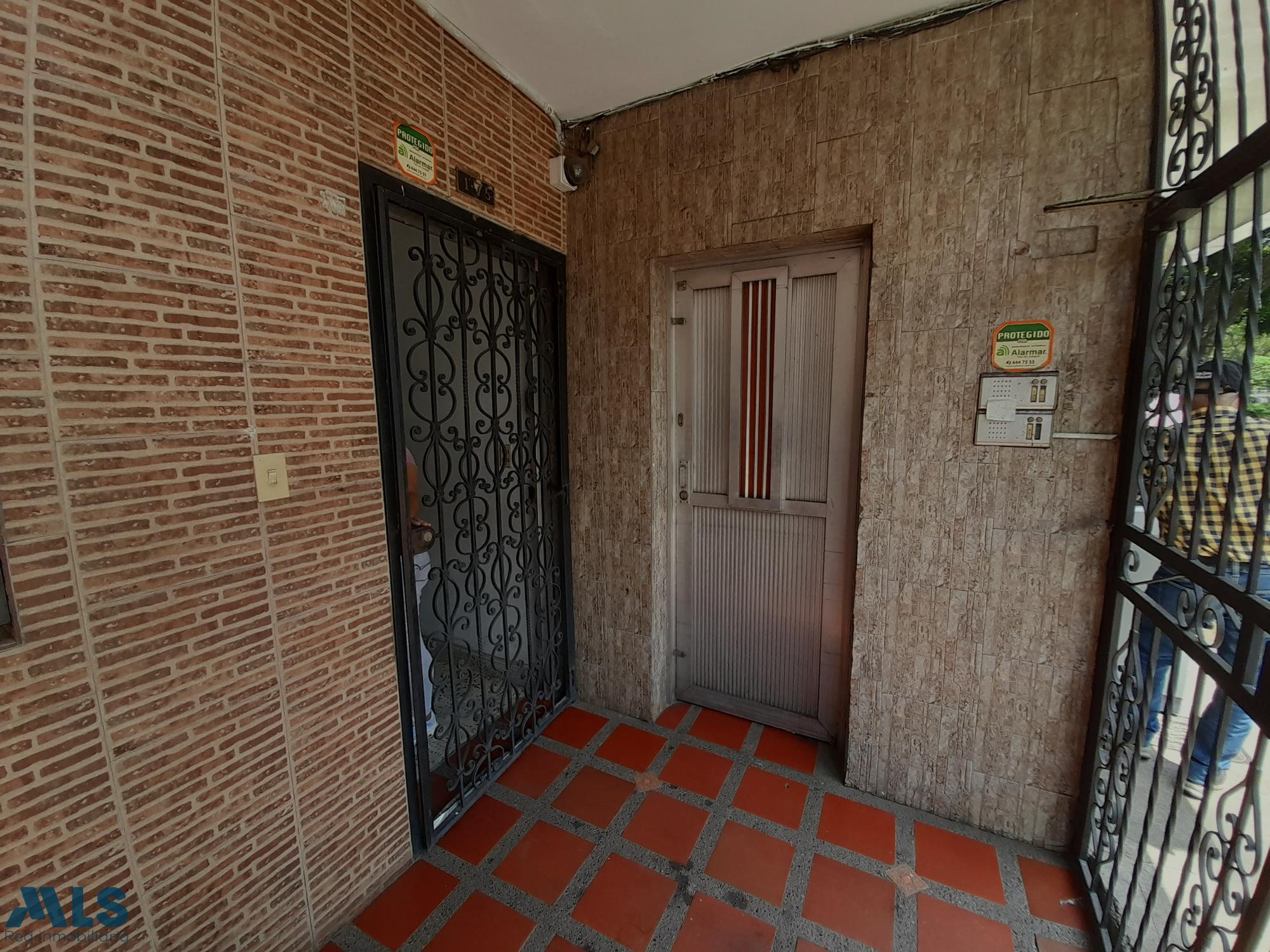 casa , avenida guayabal, venta, 4 alcobas , garaje. medellin - el rodeo