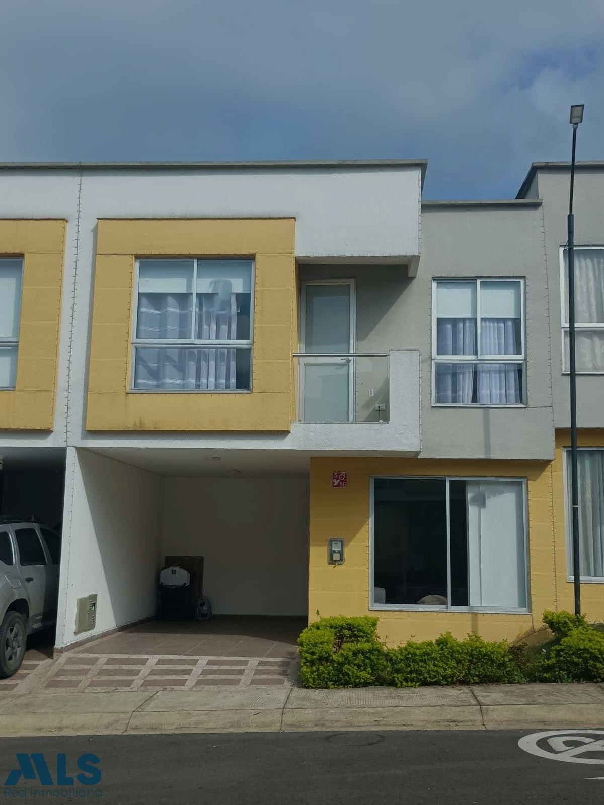 VENTA AMPLIA CASA EN MIRADOR DE COLIBRÍ DOSQUEBRADAS pereira - dosquebradas