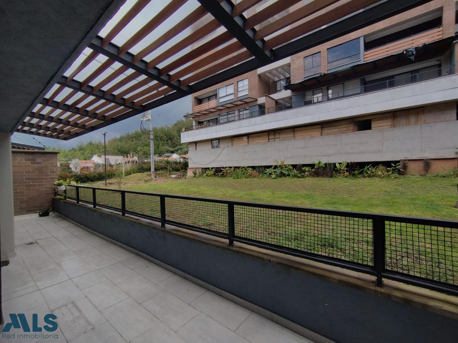 Apartamento en venta con terraza el-retiro - pantanillo