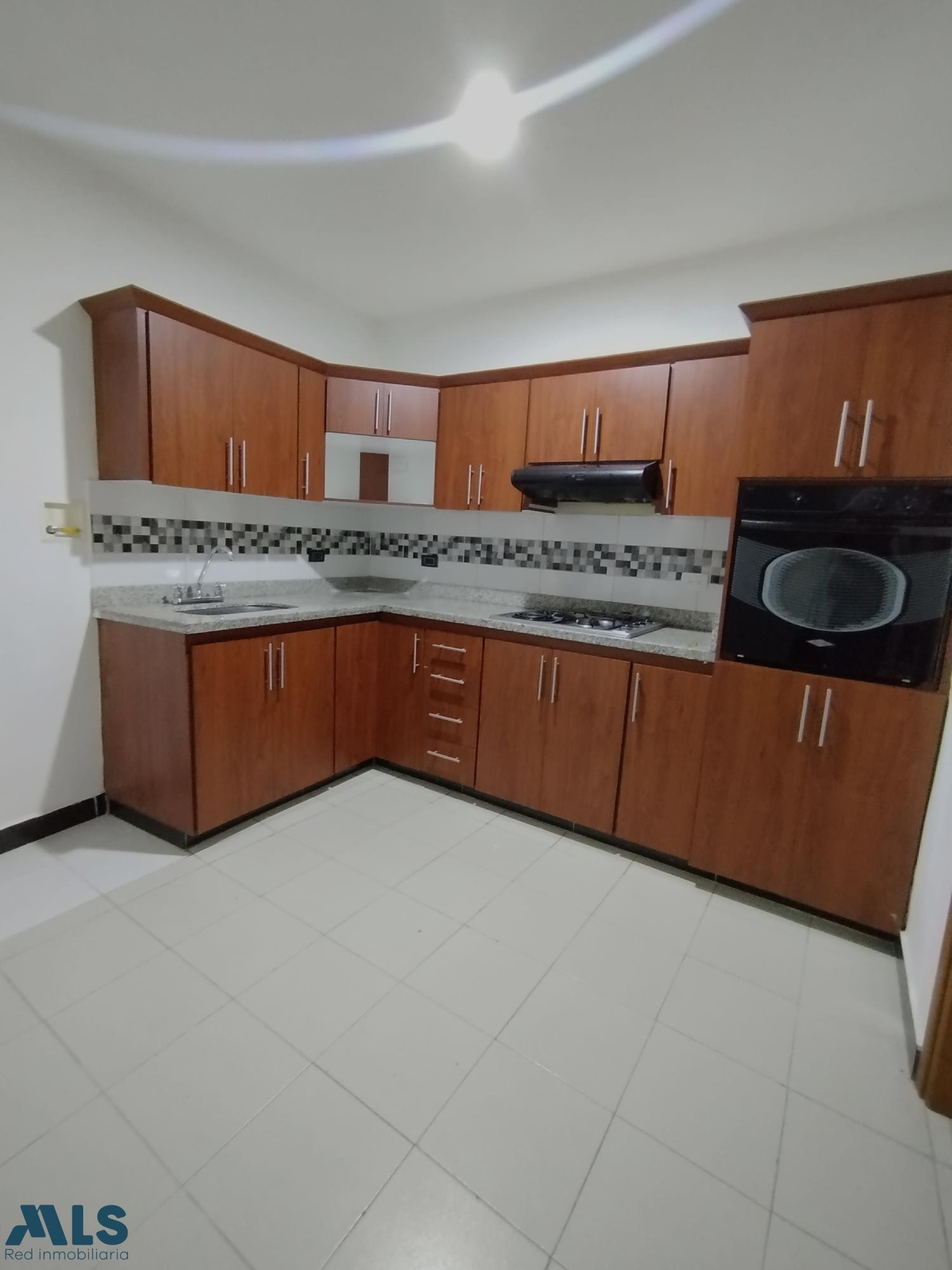 Se vende casa con excelente ubicación en Laureles medellin - laureles