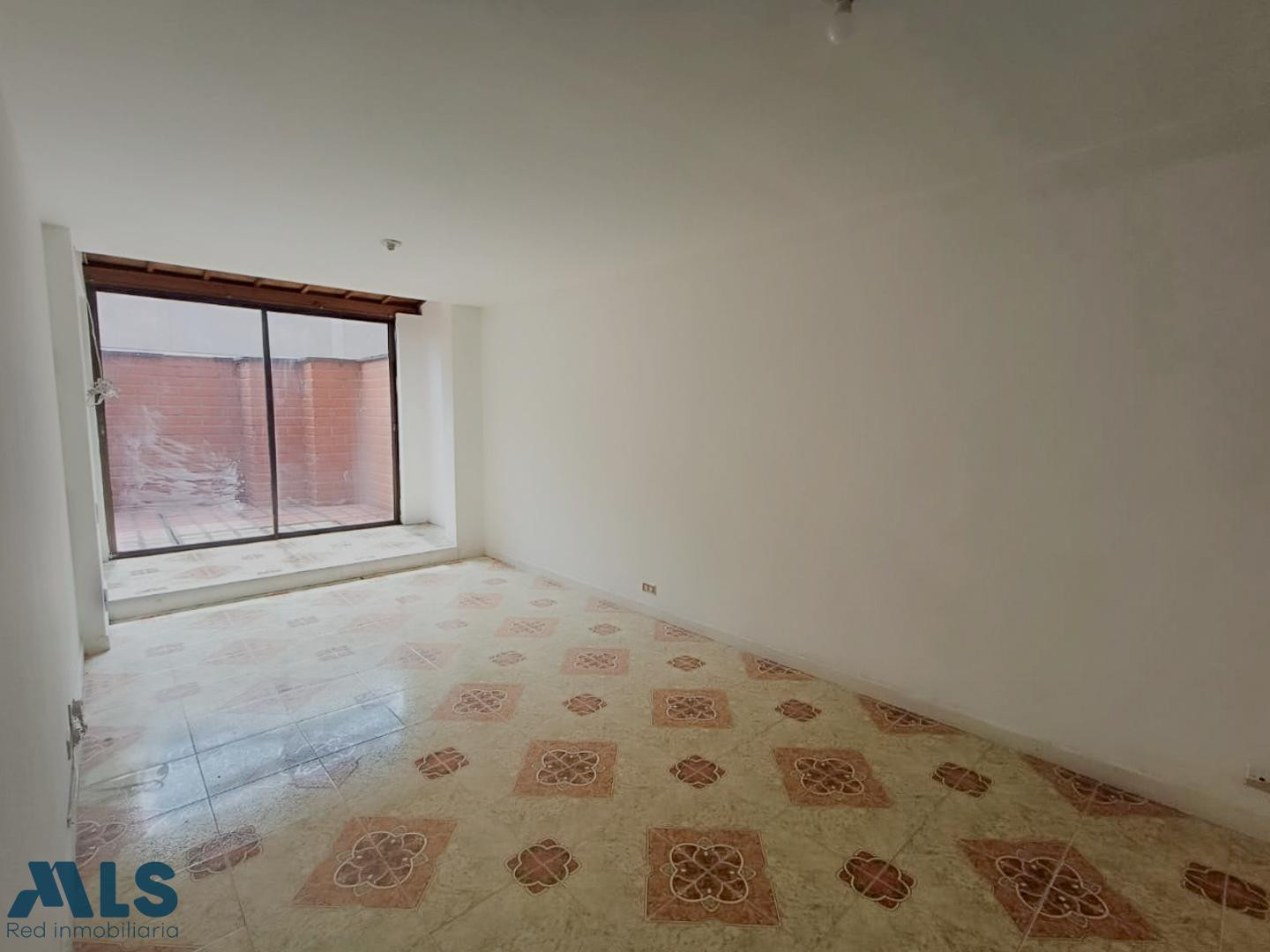 apartamento tercer piso cerca a el parque bolivar medellin - centro