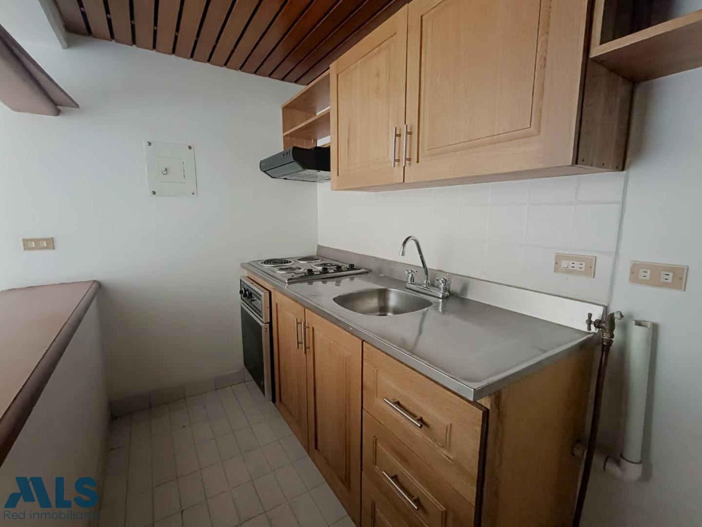 apartamento tercer piso cerca a el parque bolivar medellin - centro