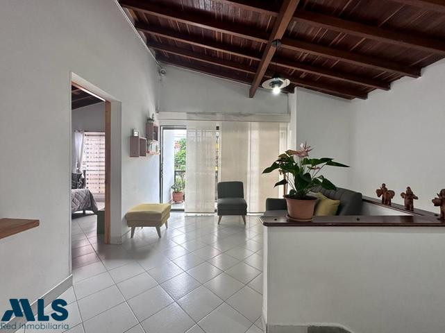 Casa en segundo piso en venta en Belén Miravalle medellin - miravalle