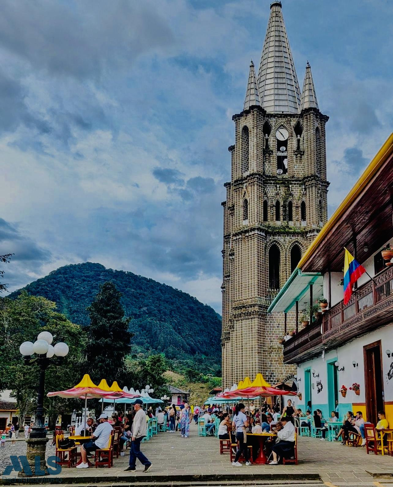 Hermoso hotel para venta. jardin - rural