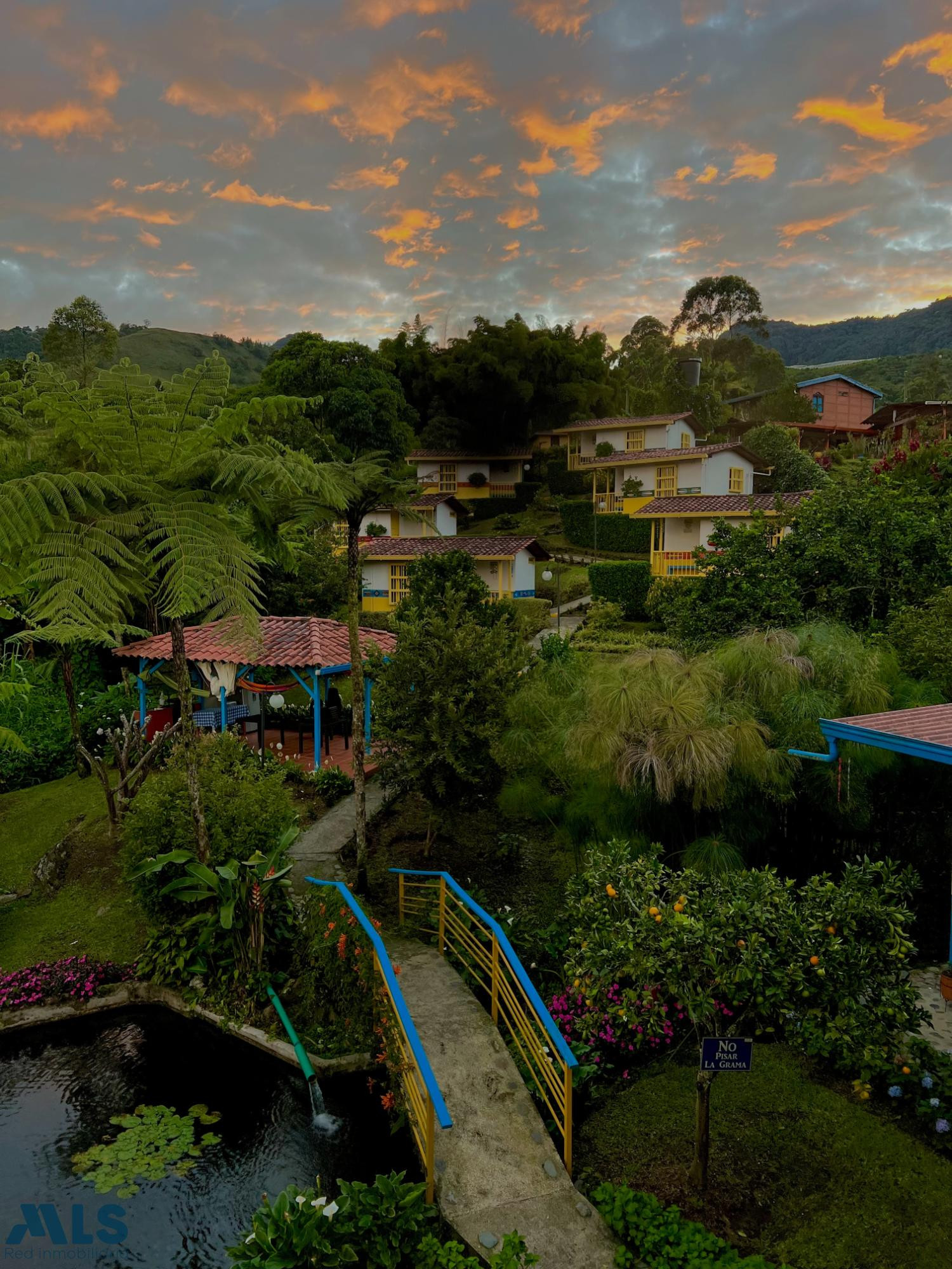 Hermoso hotel para venta. jardin - rural