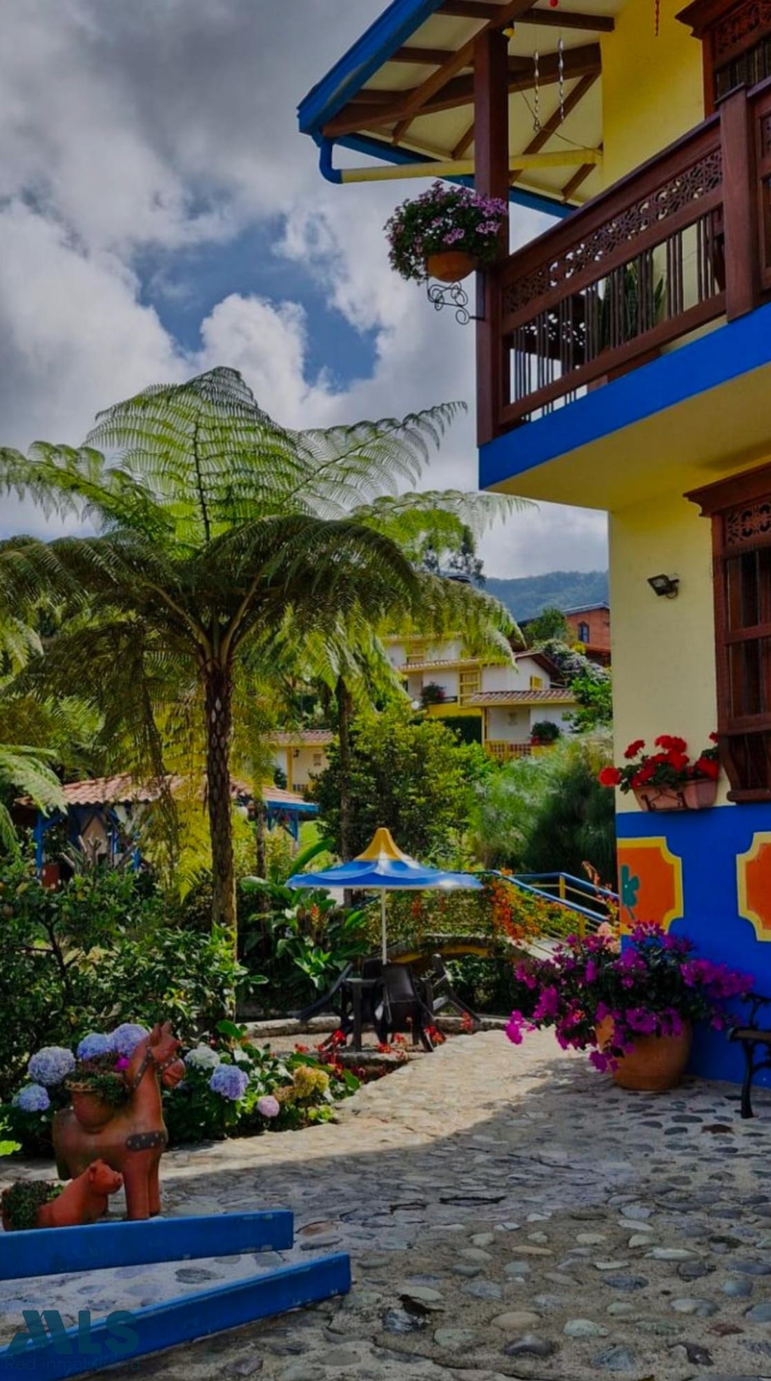 Hermoso hotel para venta. jardin - rural