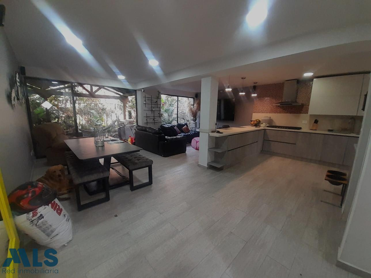 Venta casa cerca del parque comercial el tesoro medellin - loma los gonzalez