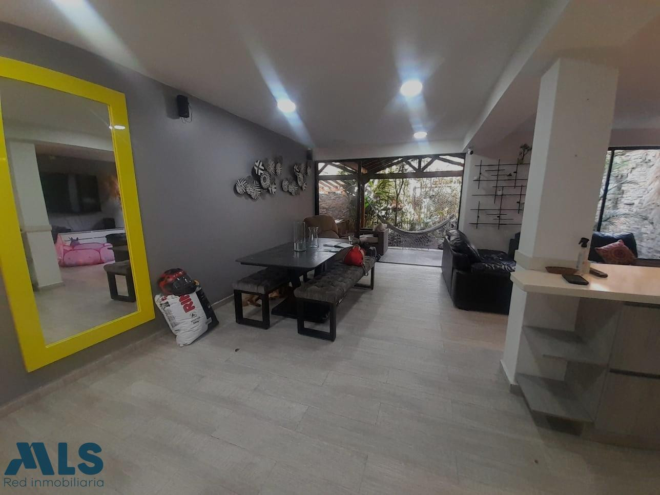 Venta casa cerca del parque comercial el tesoro medellin - loma los gonzalez