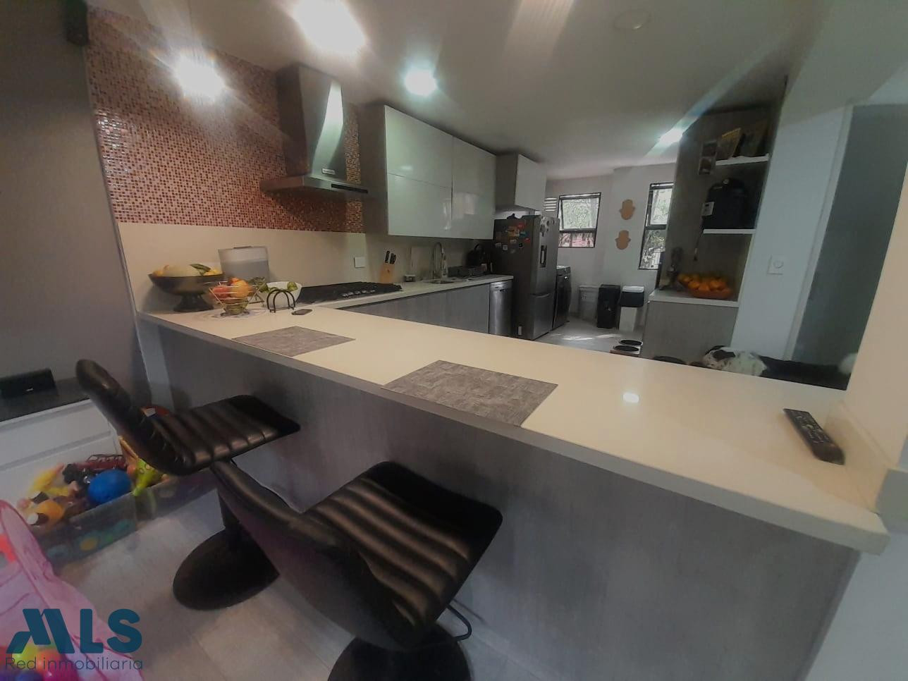 Venta casa cerca del parque comercial el tesoro medellin - loma los gonzalez