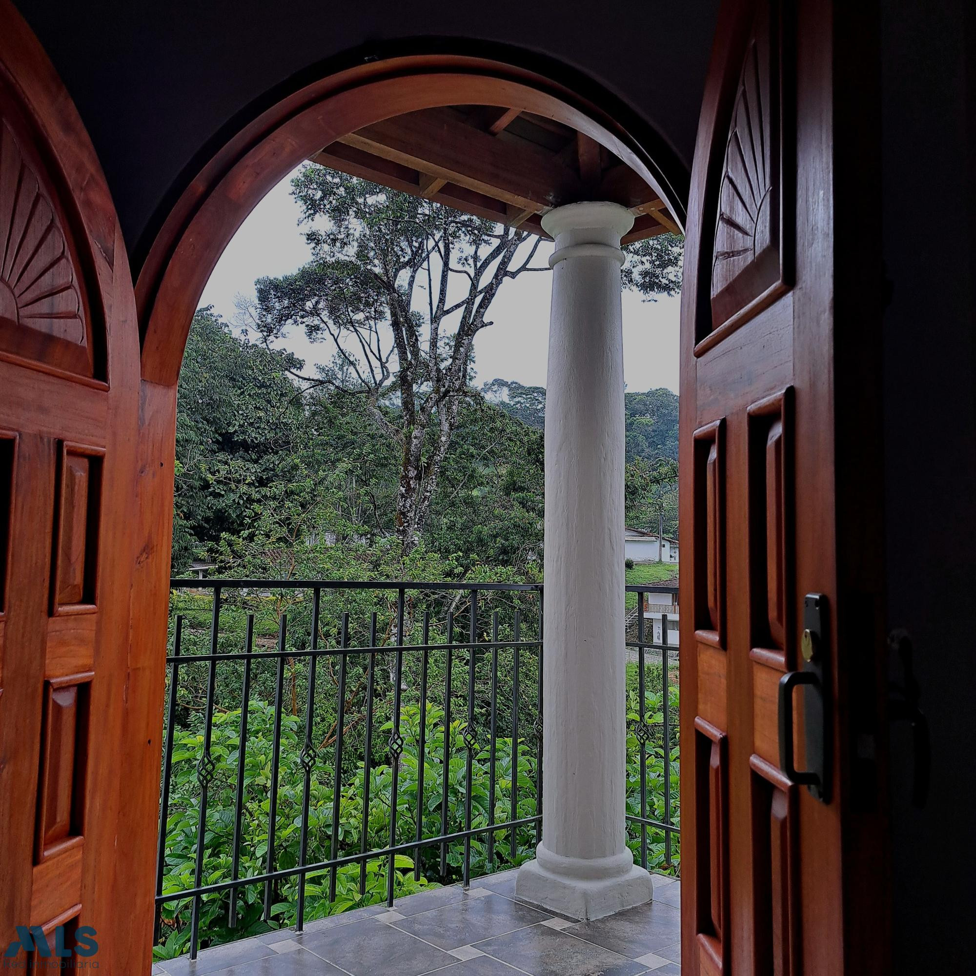 Hermosa finca en San Rafael Estilo Andaluz. san-rafael - bizcocho
