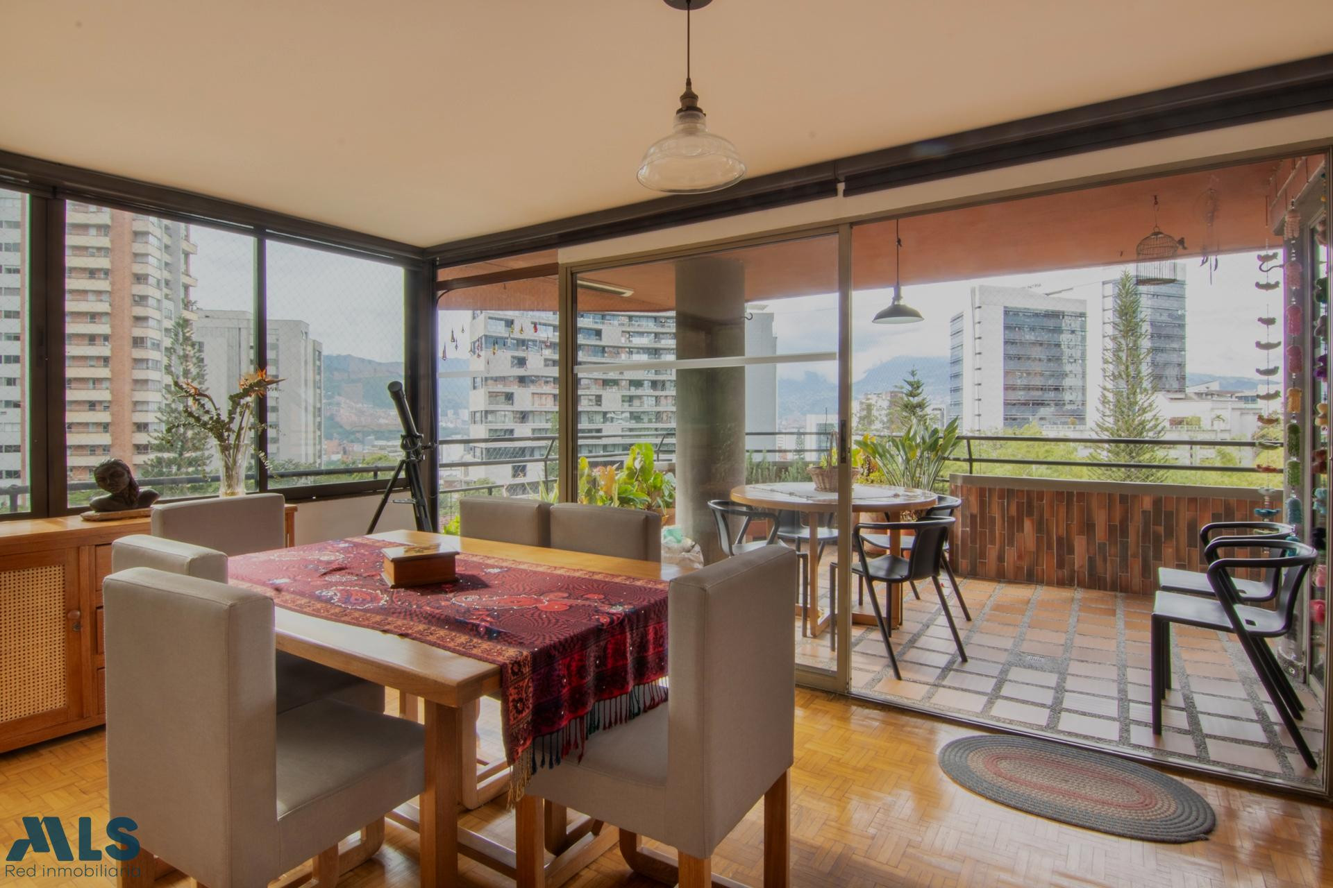 Apartamento de amplios espacios en Milla de Oro. medellin - milla de oro