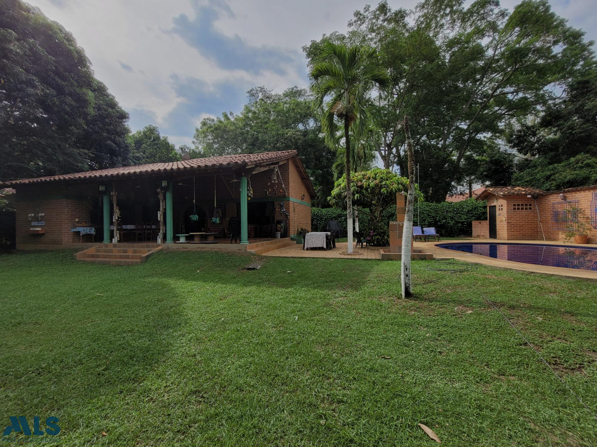 En Santa Fe de Antioquia, Hermosa finca en lote Completamente Plano santa-fe-de-antioquia - sector milla de oro