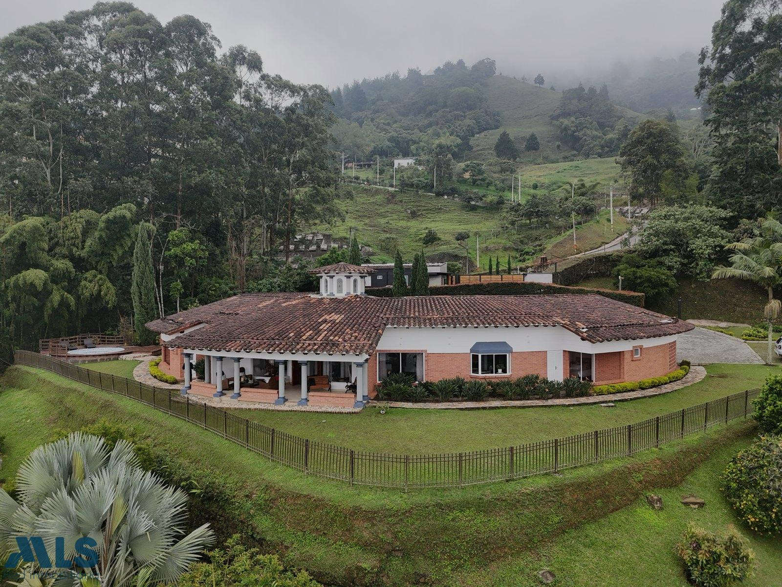 CASA CAMPESTRE ENVIGADO EL ESCOBERO CON VISTA A CIUDAD envigado - loma del escobero