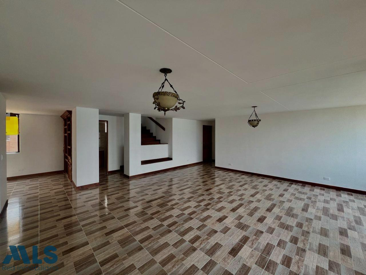 Hermoso y amplio apartamento con linda vista medellin - alejandria
