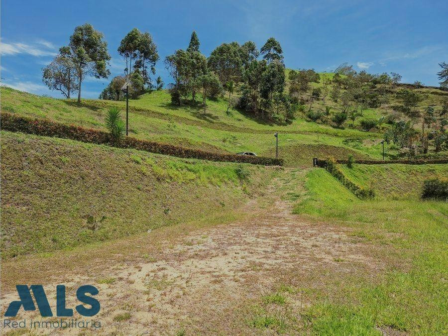 Descubra el refugio de sus sueños con esta excepcional propiedad de 2.500 m2. el-penol - vereda la hondita