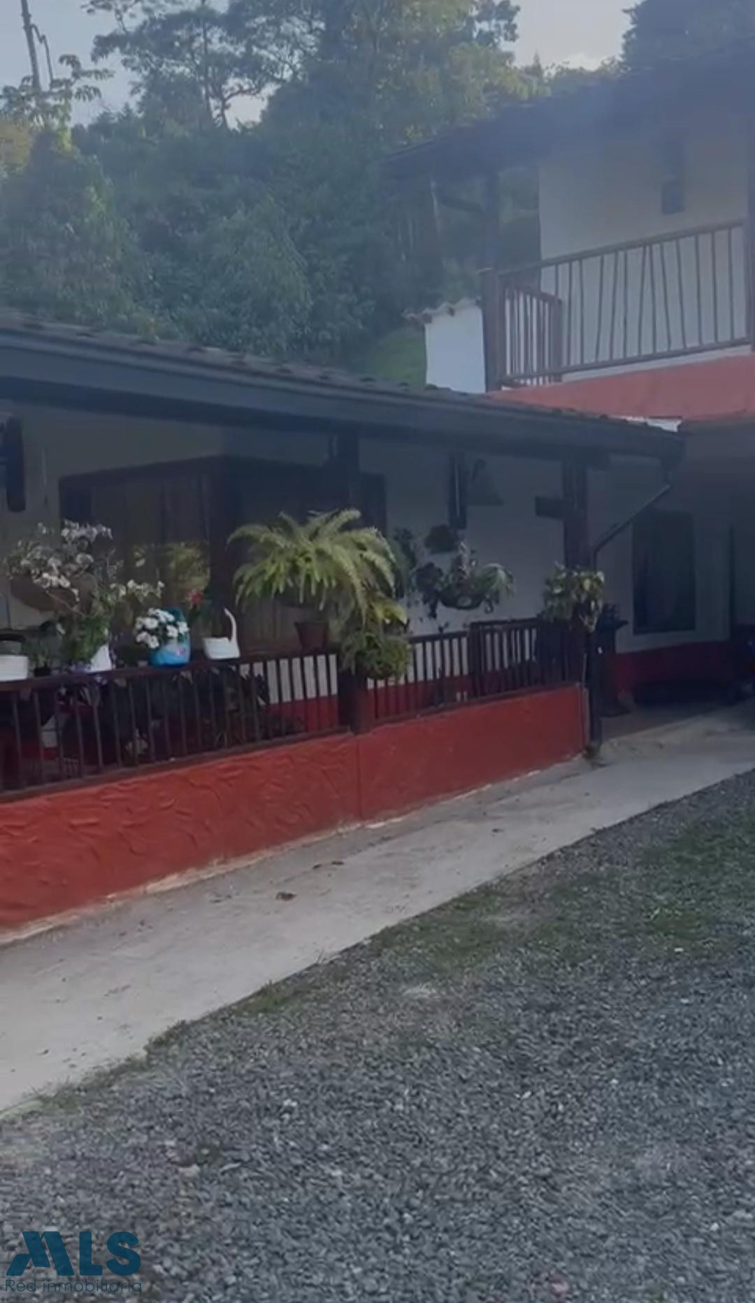 Finca con 2 casas y 1 estudio en La Estrella la-estrella - v san jose