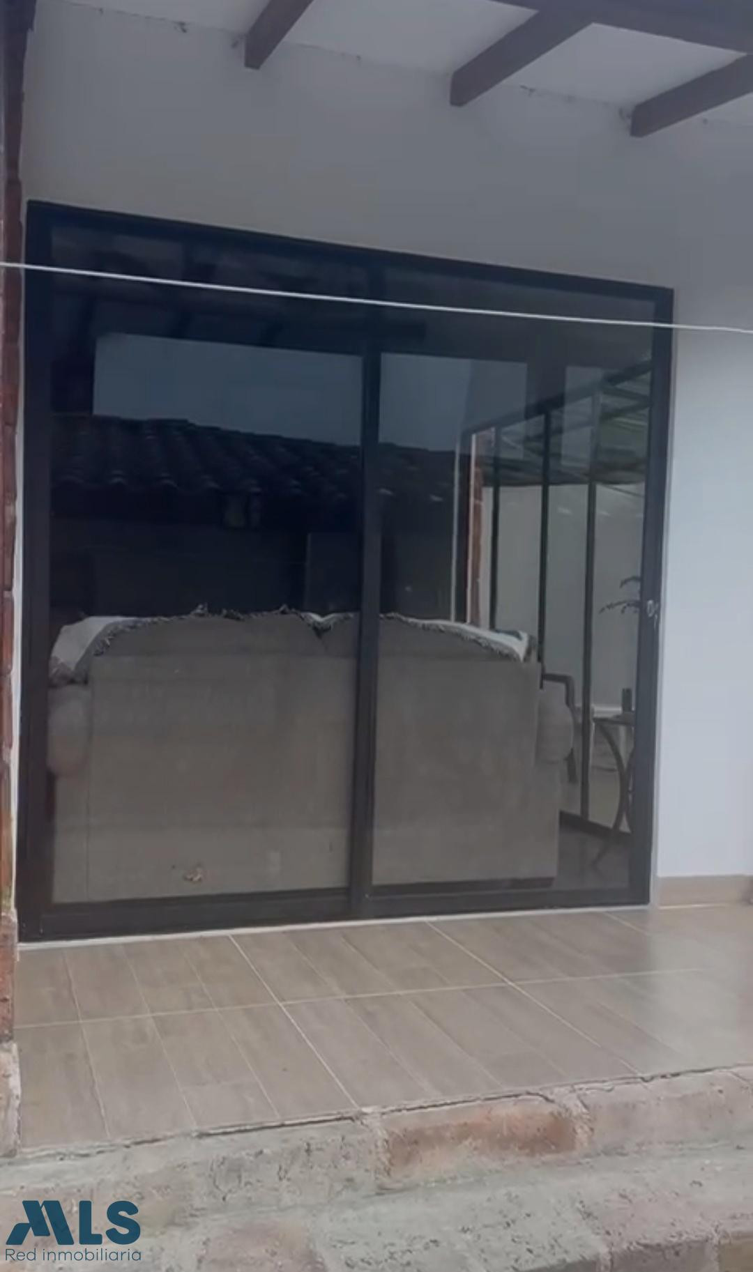 Finca con 2 casas y 1 estudio en La Estrella la-estrella - v san jose