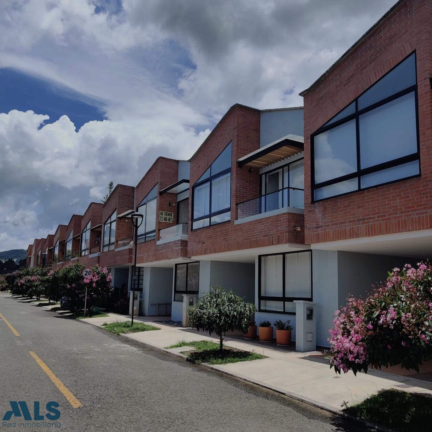 Hermoso Lote Urbano en Condominio Cerrado la-ceja - via la ceja la union