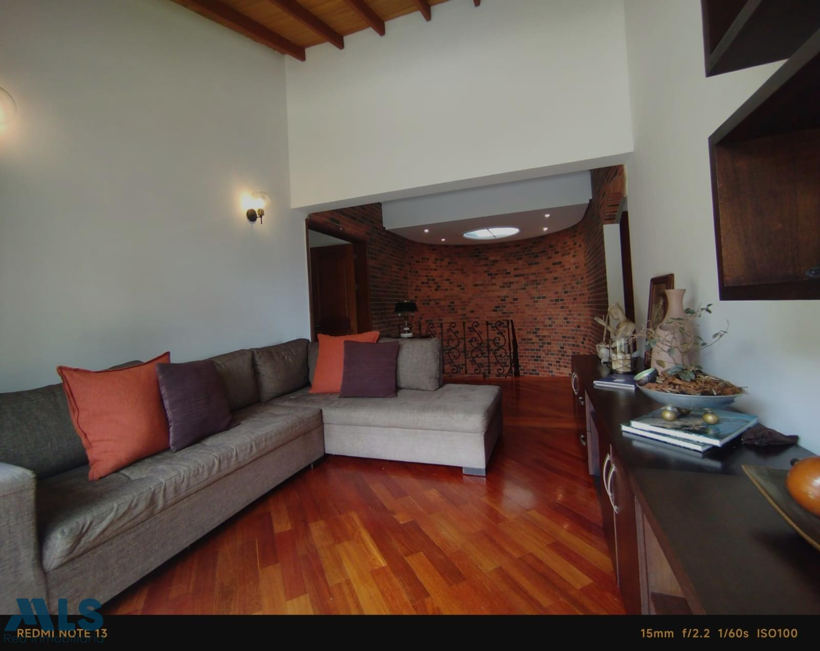 Hermosa Casa en el poblado medellin - loma cola del zorro