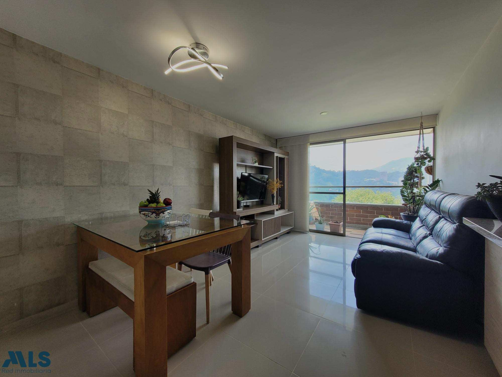 Apartamento con linda vista sabaneta - las lomitas