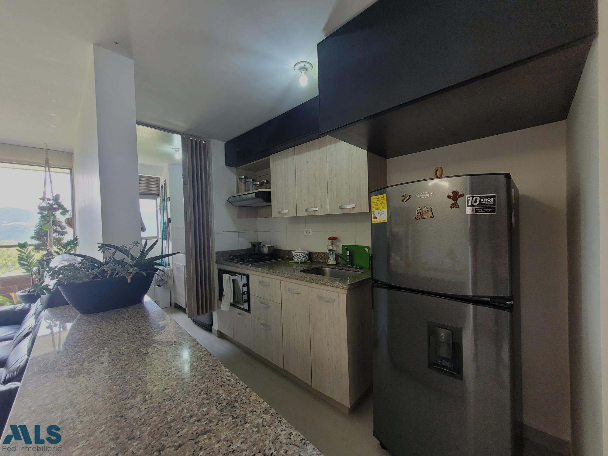 Apartamento con linda vista sabaneta - las lomitas