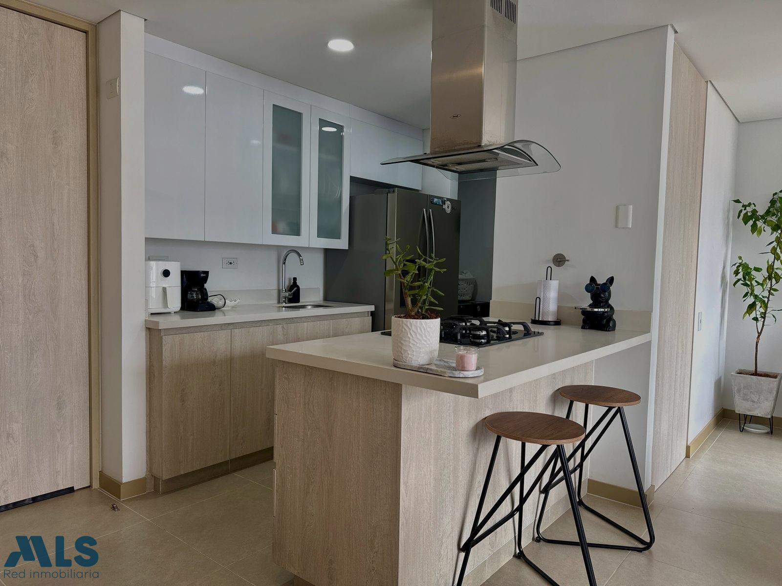 MUY COMERCIAL Y EN UNA ZONA DE MUCHO CRECIMIENTO EN ENVIGADO envigado - loma de las brujas