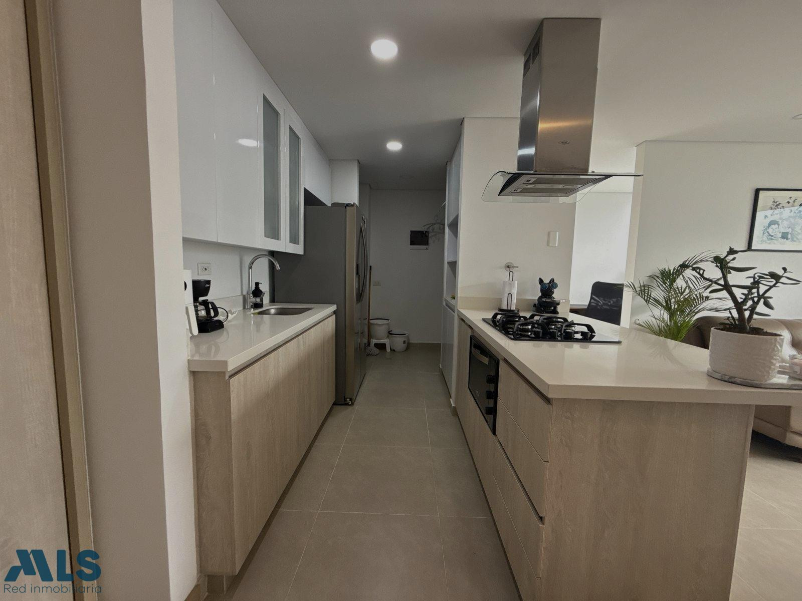 MUY COMERCIAL Y EN UNA ZONA DE MUCHO CRECIMIENTO EN ENVIGADO envigado - loma de las brujas