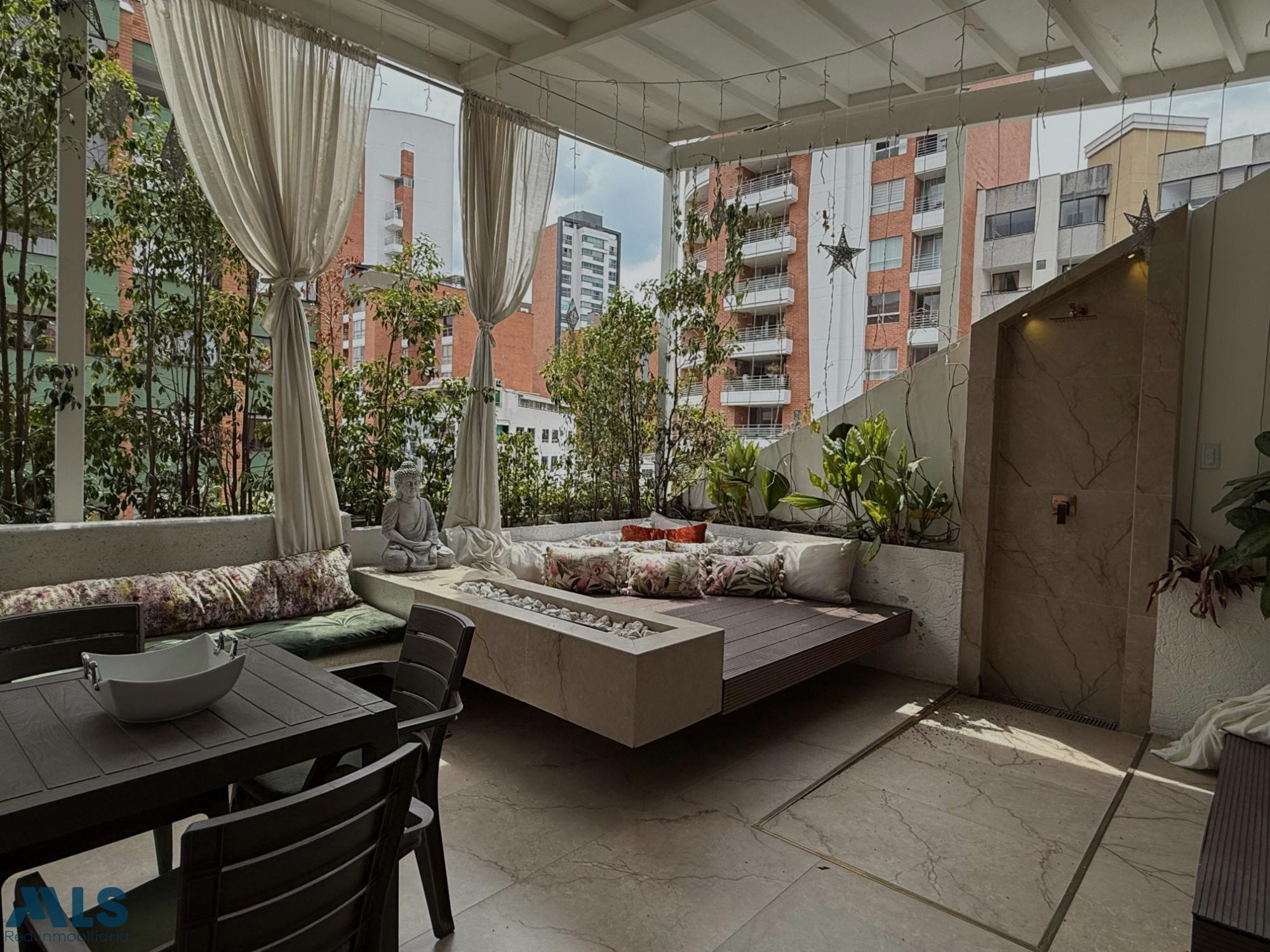 CASA MODERNA EN SANTA TERESITA, LAURELES EN EL CORAZÓN DE MEDELLÍN medellin - laureles