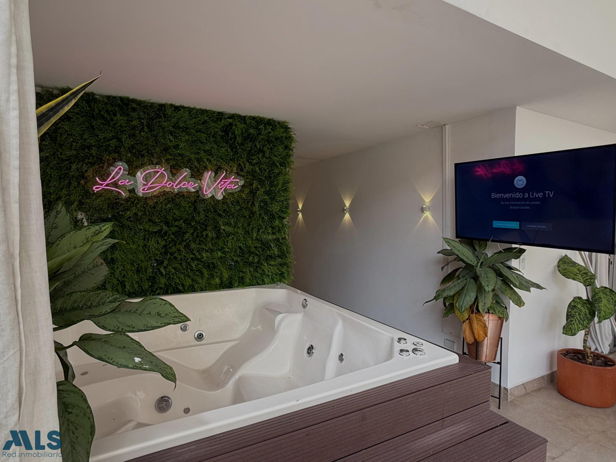 CASA MODERNA EN SANTA TERESITA, LAURELES EN EL CORAZÓN DE MEDELLÍN medellin - laureles