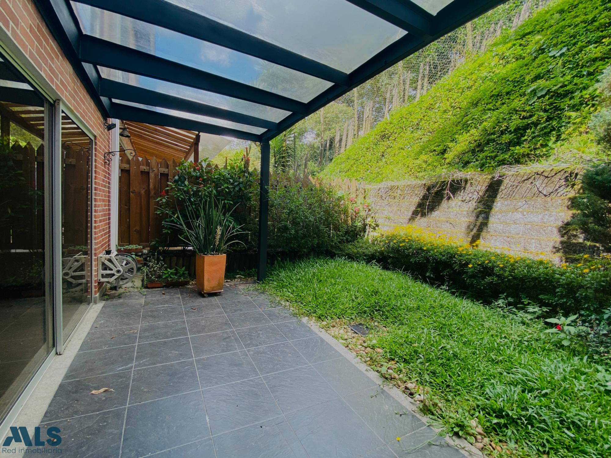 Venta de casa en el sector más apetecido de Envigado envigado - loma de benedictinos