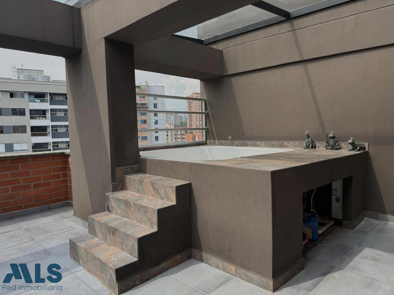 Venta de apartamento en ph en el envigado envigado - loma de los mesa