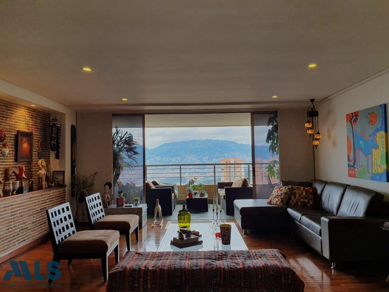 Apartamento en La Calera, El Poblado. Hermosa vista. medellin - la calera
