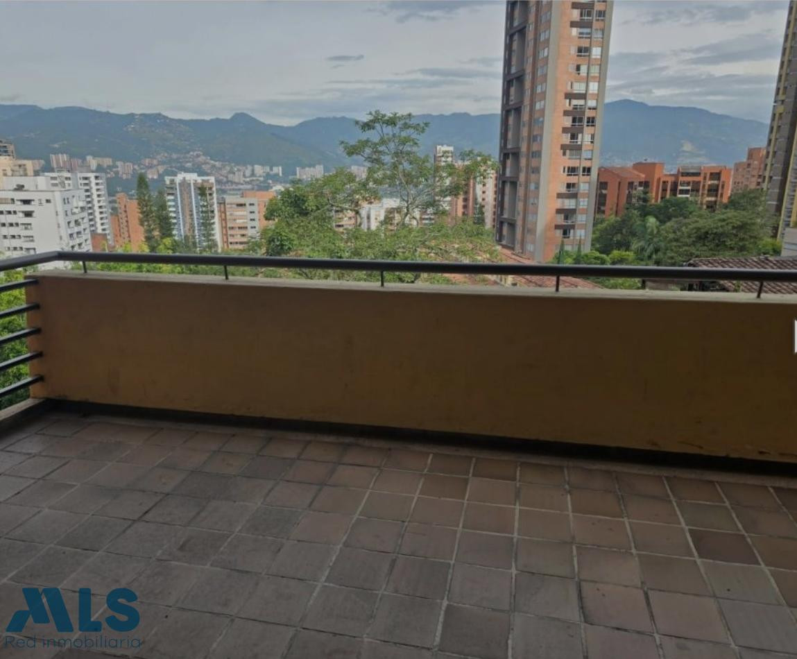 Apartamento remodelado en Castropol con 2 balcones medellin - castropol