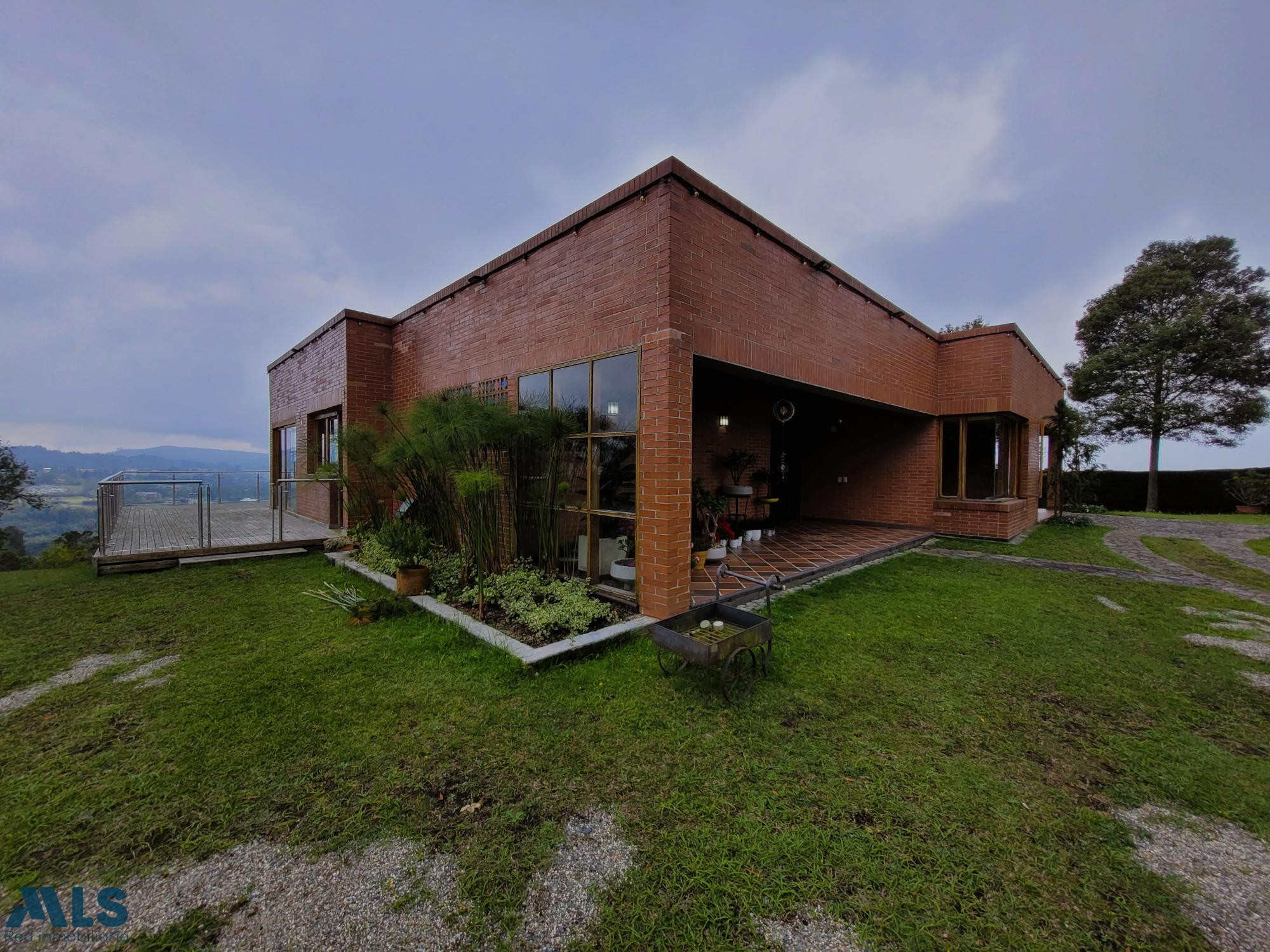 Una casa en Santa Elena, espectacular en cada detalle. santa-elena - rural