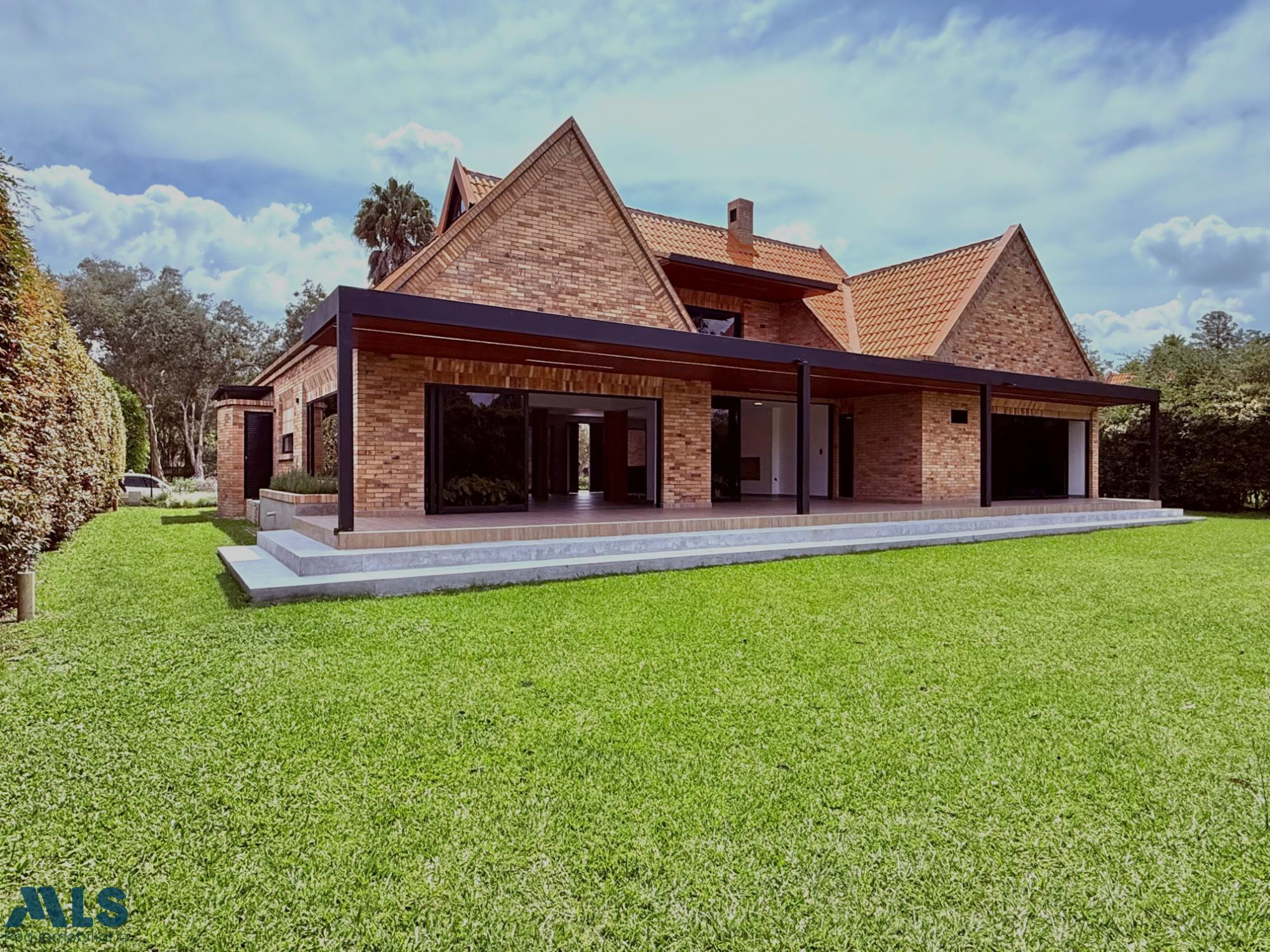 Hermosa casa campestre remodelada en Llanogrande rionegro - llanogrande