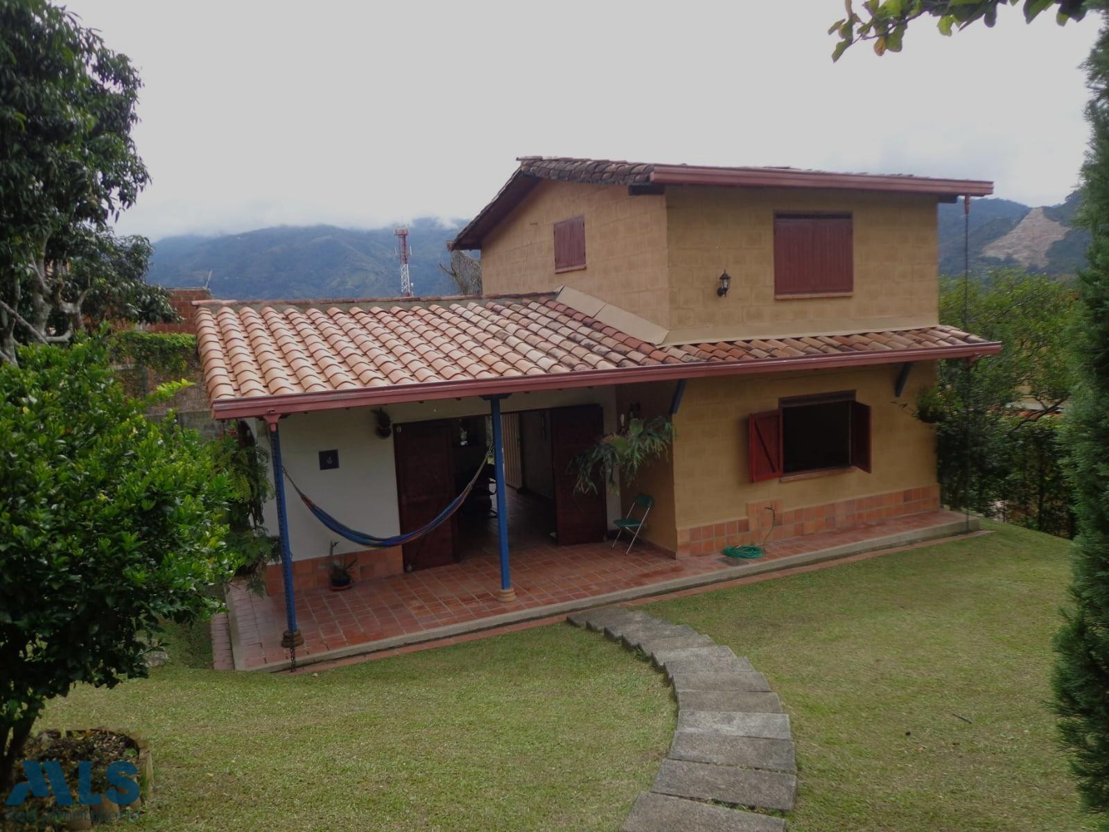 Acogedora casa campestre amaga - parque principal