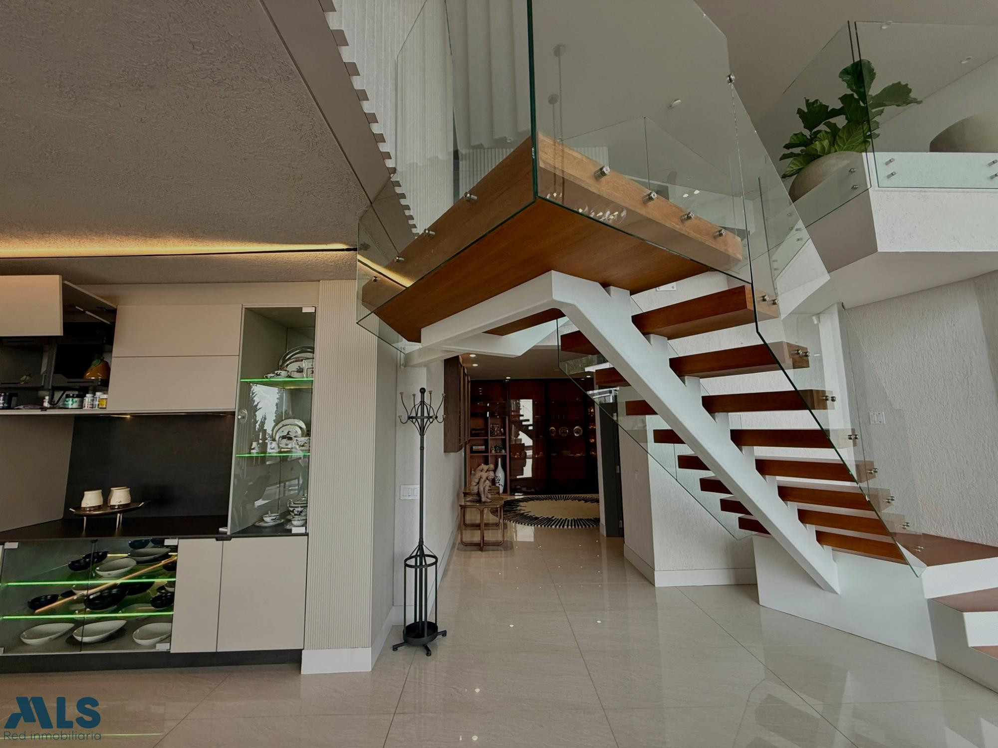 Lujosa en casa en la unidad mas exclusiva de las palmas con vista 360 medellin - las palmas