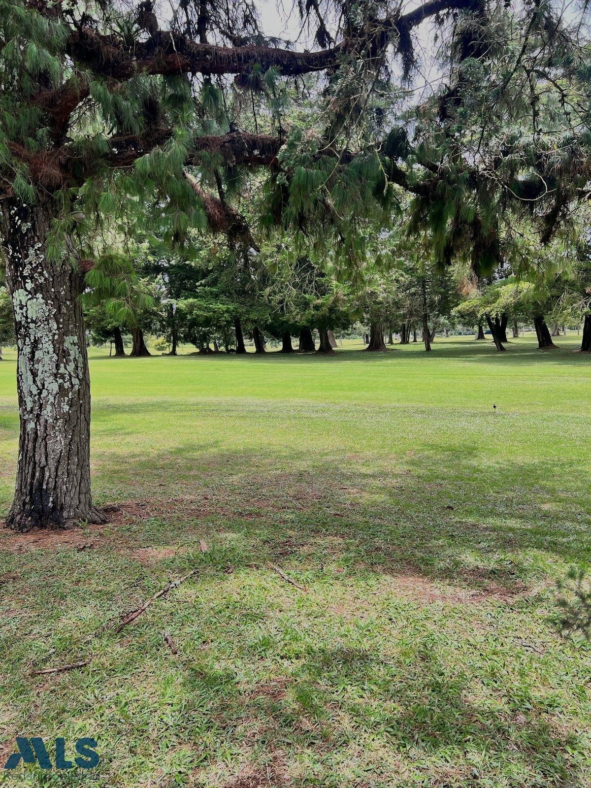 HERMOSO LOTE ESQUINERO CON VISTA A CAMPO DE GOLF marinilla - v cimarronas marinilla