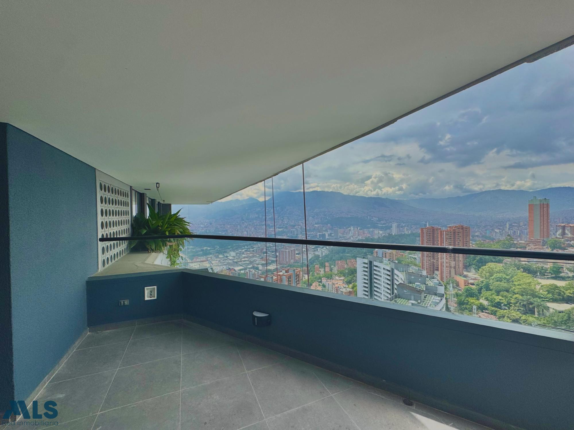 Piso alto, vista panorámica a Medellín!!! medellin - alto de las palmas