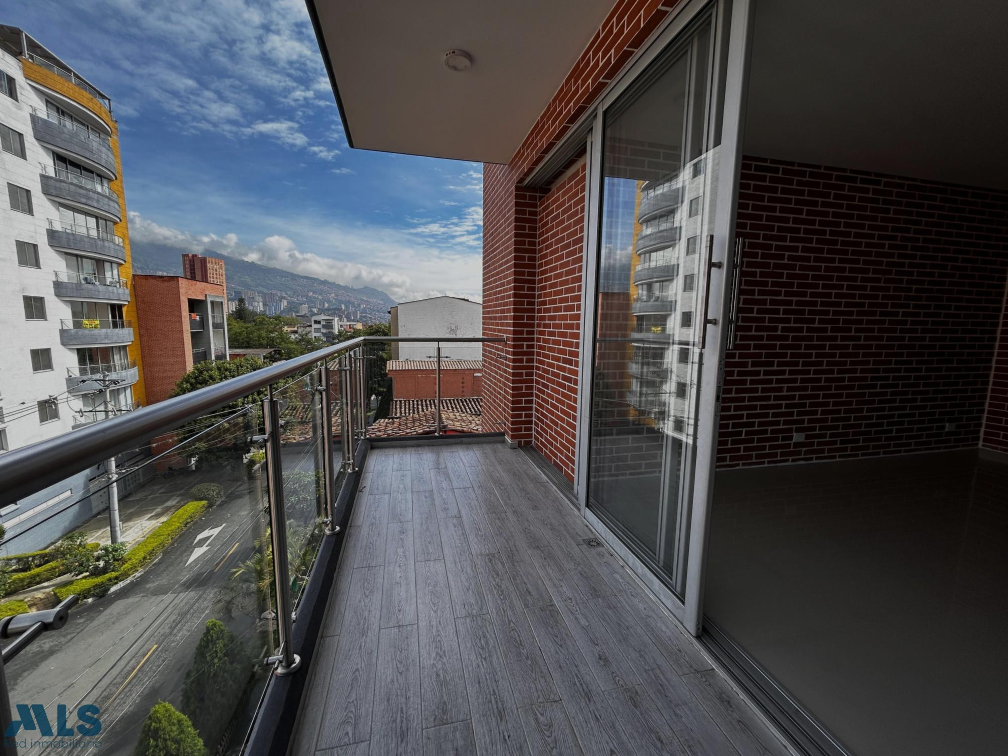 Apartamento con excelentes espacios medellin - simon bolivar