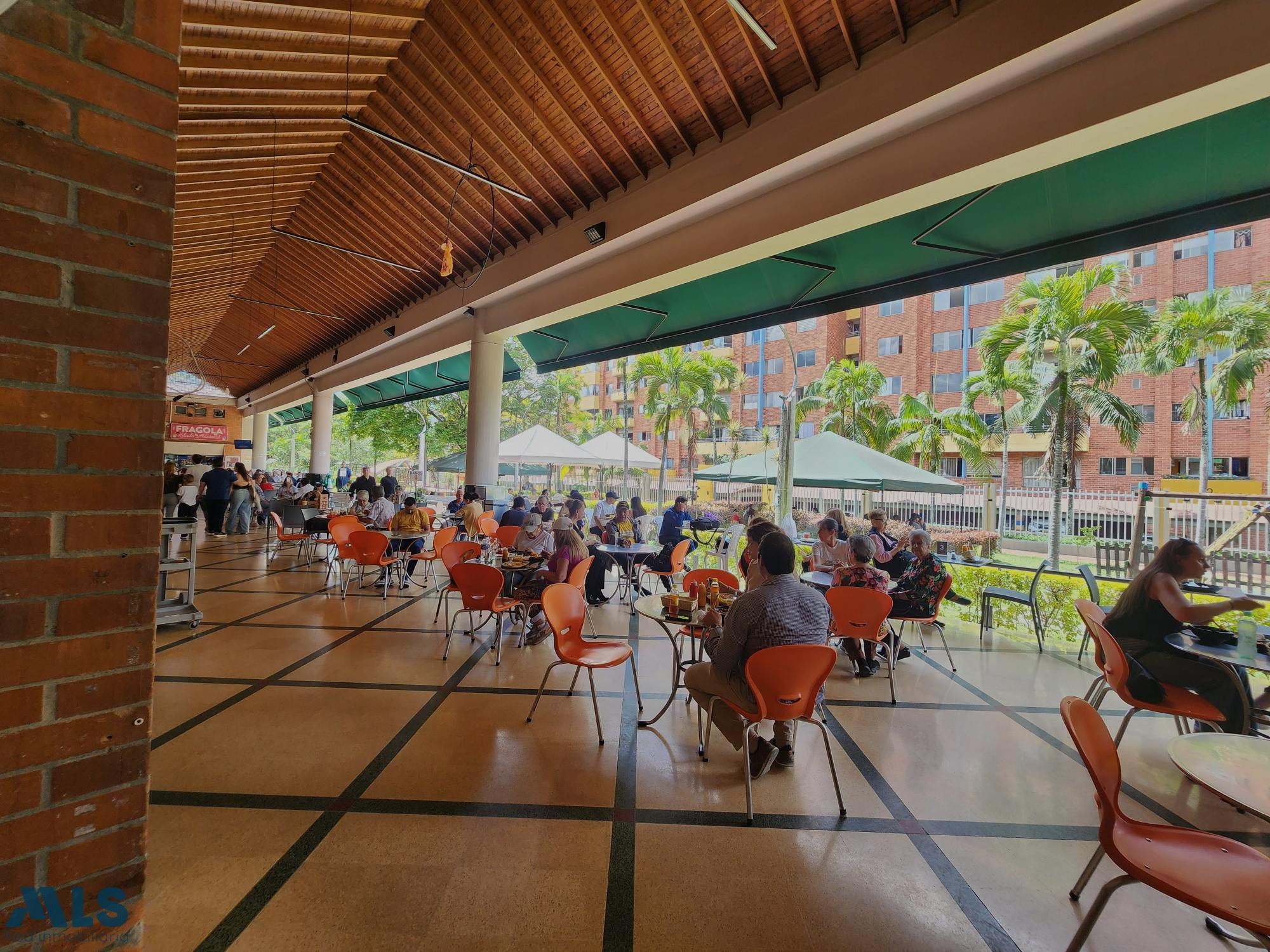 LOCAL EN MALL ESPECIALIZADO EN COMIDAS medellin - laureles