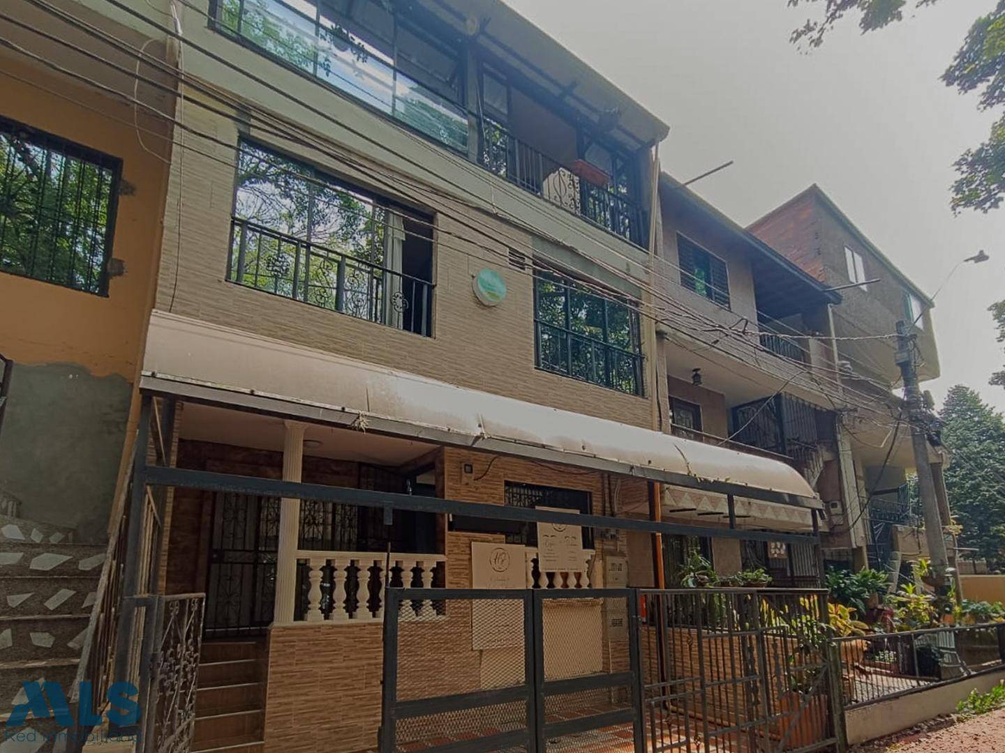 en venta 3 casa de 3 niveles medellin - francisco antonio zea