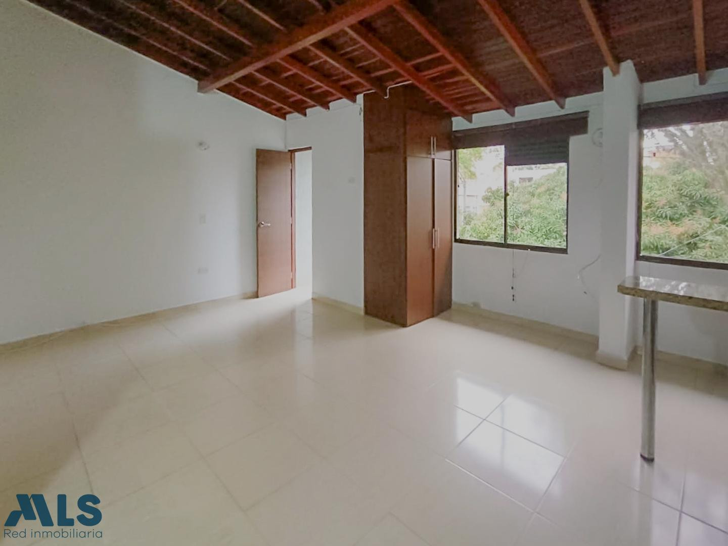 Apartaestudio tercer piso medellin - simon bolivar